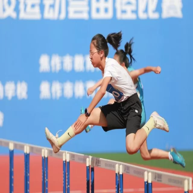 谢震业领衔中国队冲刺接力赛佳绩(bandao)